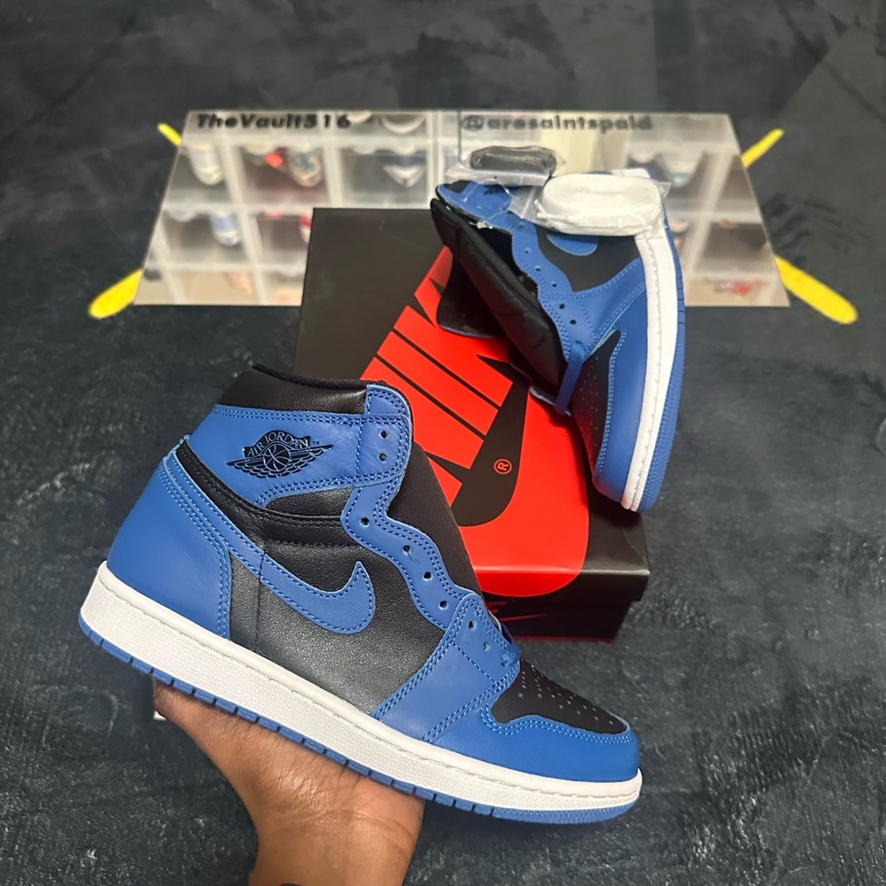 Air Jordan 1 Retro High OG Royal Blue
